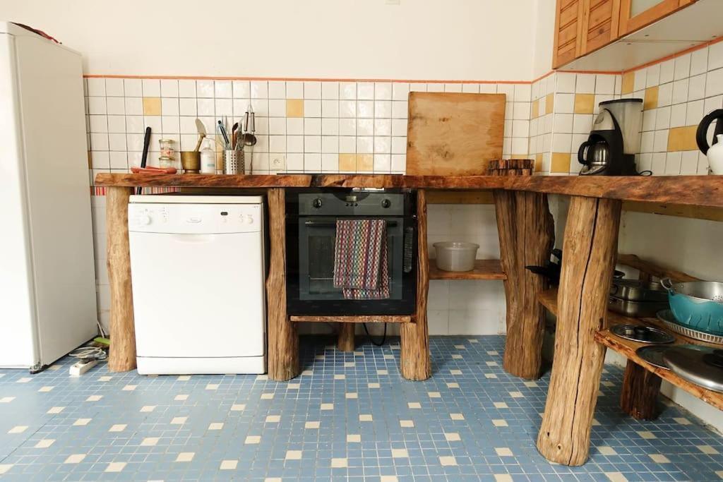 Gite Au Coeur D'Une Residence D'Artiste Saint-Aubin-de-Bonneval Esterno foto
