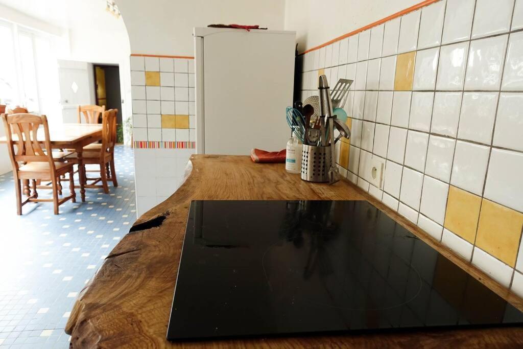 Gite Au Coeur D'Une Residence D'Artiste Saint-Aubin-de-Bonneval Esterno foto