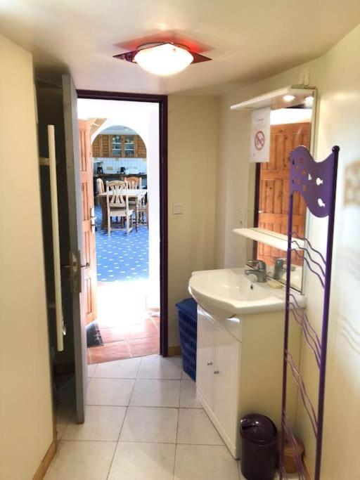 Gite Au Coeur D'Une Residence D'Artiste Saint-Aubin-de-Bonneval Esterno foto