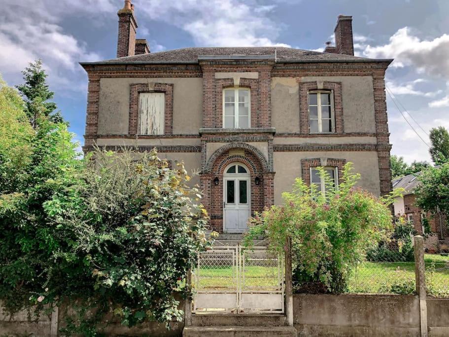 Gite Au Coeur D'Une Residence D'Artiste Saint-Aubin-de-Bonneval Esterno foto